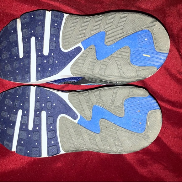 Air Max Sneakers in Black and Blue - Picture 2 of 4